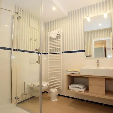 מלון Am Markt 3*